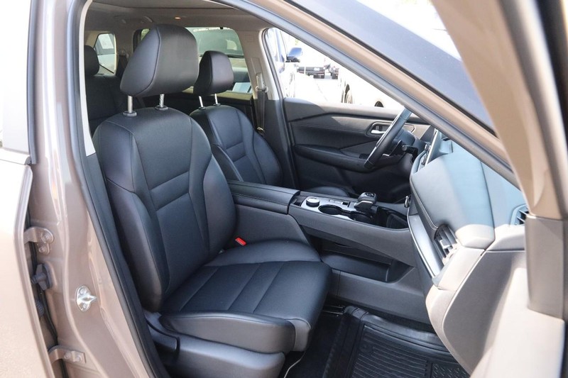 Nissan Rogue Vehicle Image 27