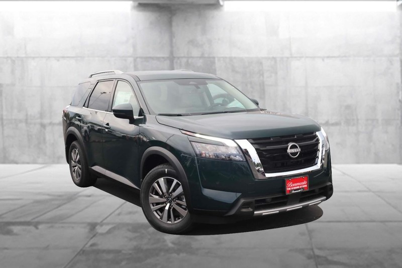 Nissan Pathfinder Vehicle Full-screen Gallery Image 2