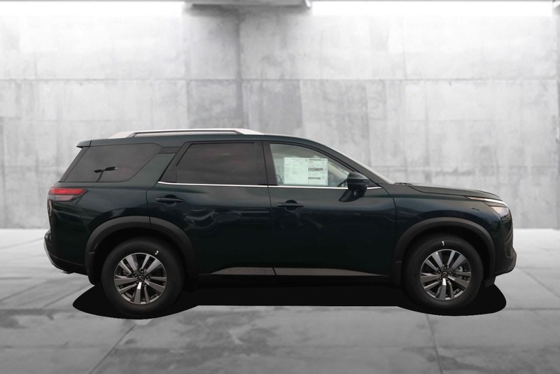 Nissan Pathfinder Vehicle Full-screen Gallery Image 5