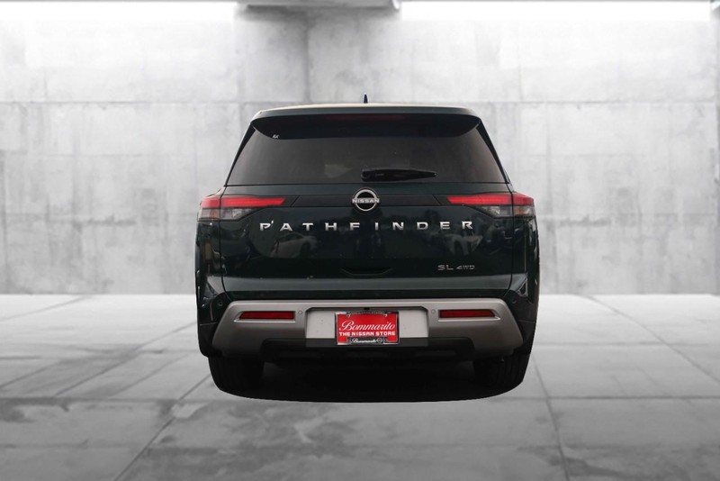 Nissan Pathfinder Vehicle Full-screen Gallery Image 6