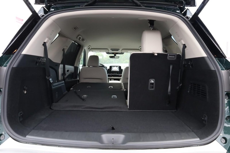 Nissan Pathfinder Vehicle Full-screen Gallery Image 8