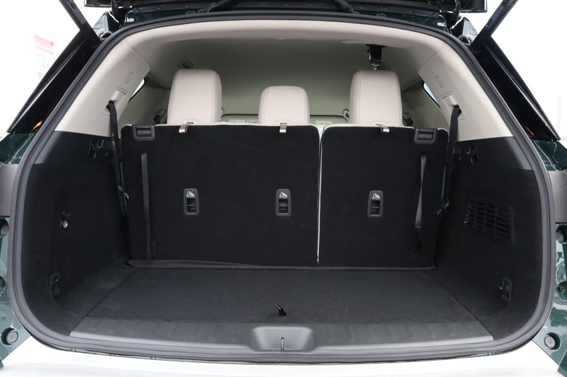 Nissan Pathfinder Vehicle Full-screen Gallery Image 9