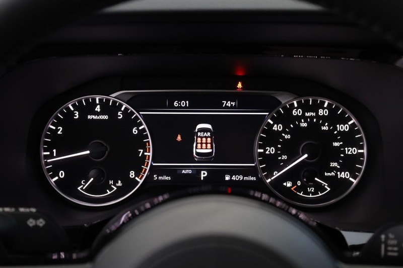 Nissan Pathfinder Vehicle Full-screen Gallery Image 12