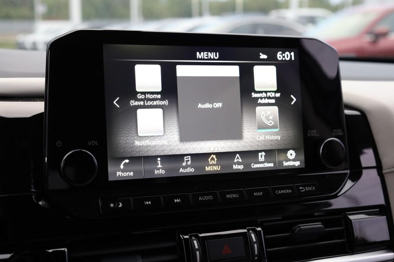 Nissan Pathfinder Vehicle Full-screen Gallery Image 13