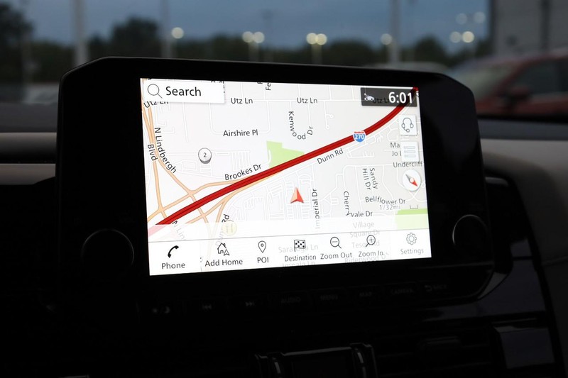 Nissan Pathfinder Vehicle Full-screen Gallery Image 14