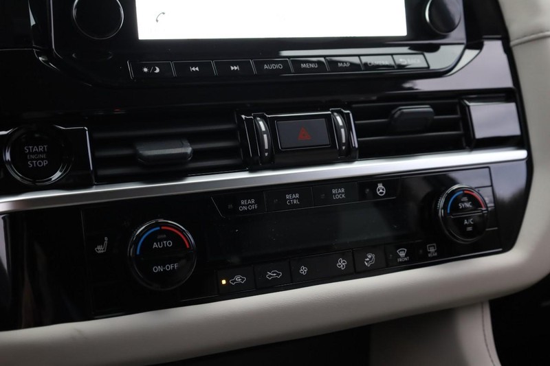 Nissan Pathfinder Vehicle Full-screen Gallery Image 16