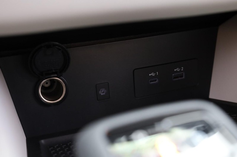 Nissan Pathfinder Vehicle Full-screen Gallery Image 17