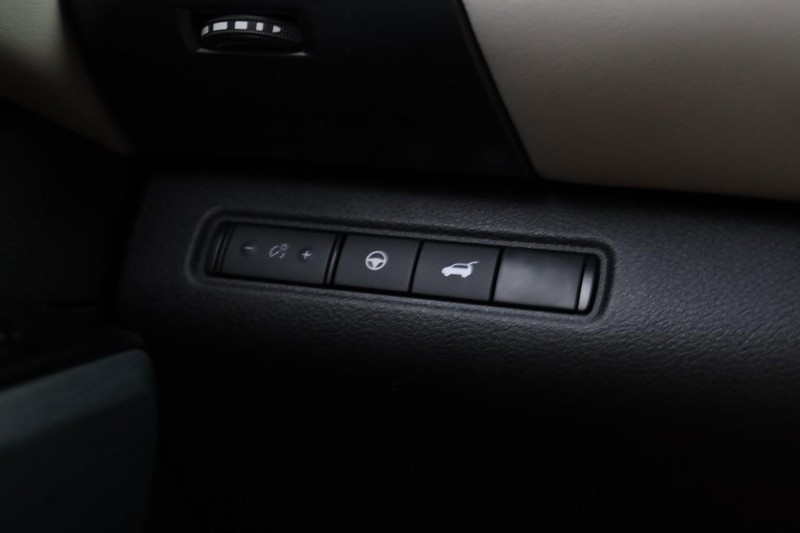 Nissan Pathfinder Vehicle Full-screen Gallery Image 21