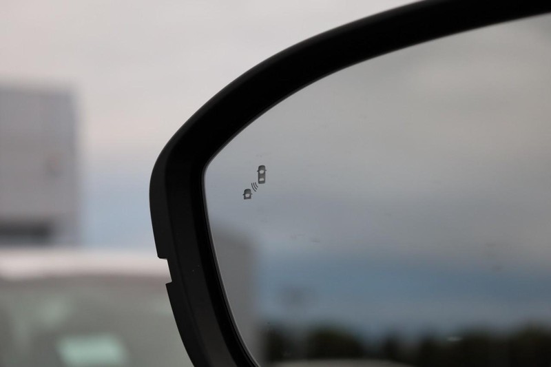 Nissan Pathfinder Vehicle Full-screen Gallery Image 22