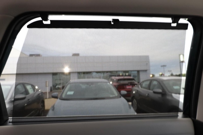 Nissan Pathfinder Vehicle Full-screen Gallery Image 27