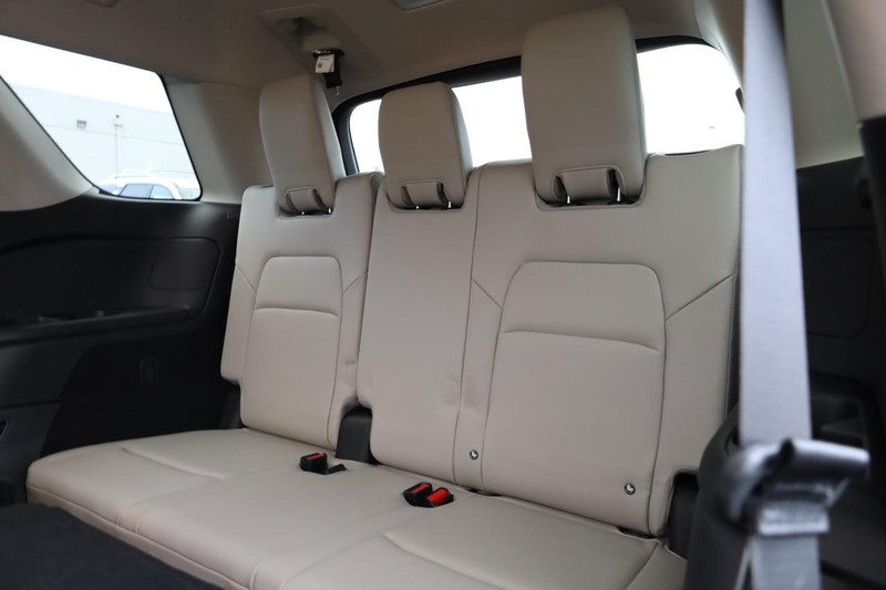 Nissan Pathfinder Vehicle Full-screen Gallery Image 28