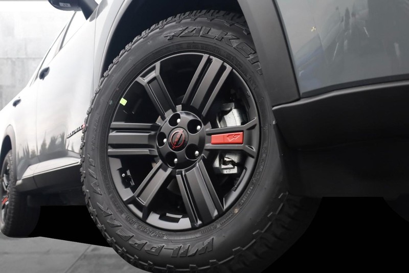 Nissan Rogue Vehicle Image 03