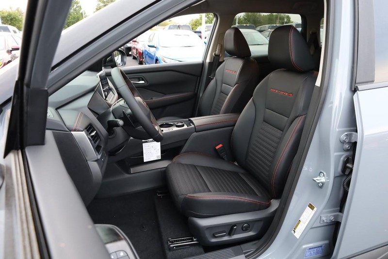 Nissan Rogue Vehicle Image 08