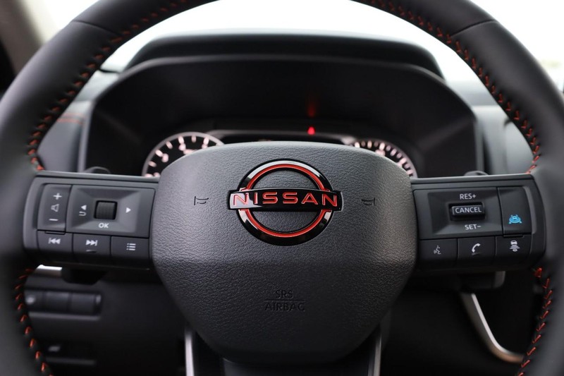 Nissan Rogue Vehicle Image 09