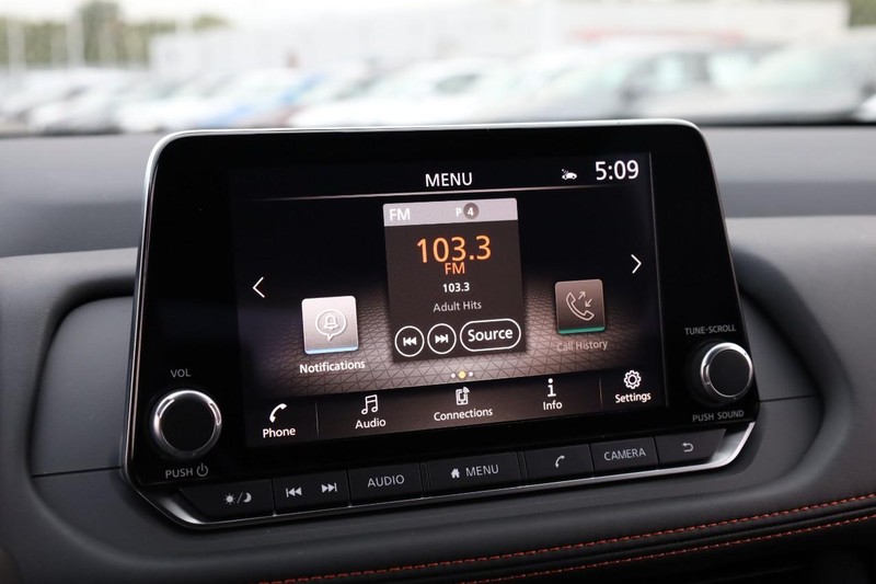 Nissan Rogue Vehicle Image 11