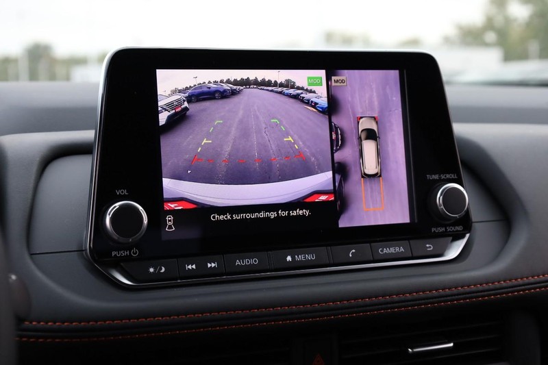 Nissan Rogue Vehicle Image 12