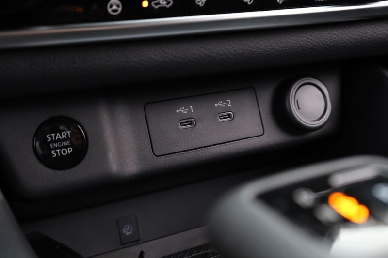 Nissan Rogue Vehicle Image 14