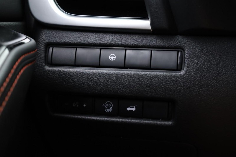 Nissan Rogue Vehicle Image 19