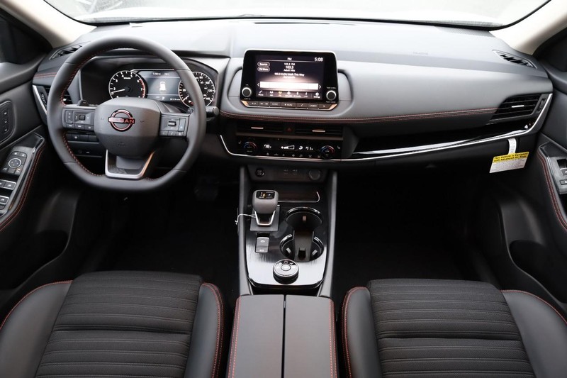 Nissan Rogue Vehicle Image 23
