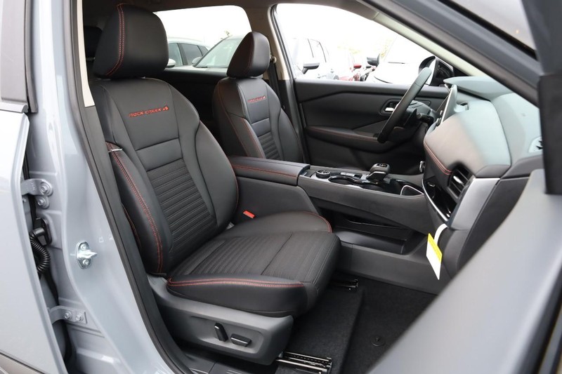 Nissan Rogue Vehicle Image 25