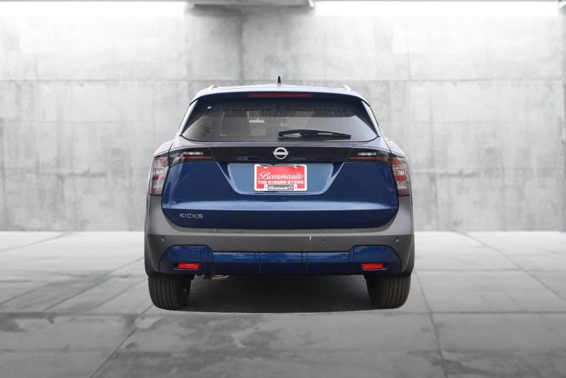 Nissan Kicks Vehicle Image 06