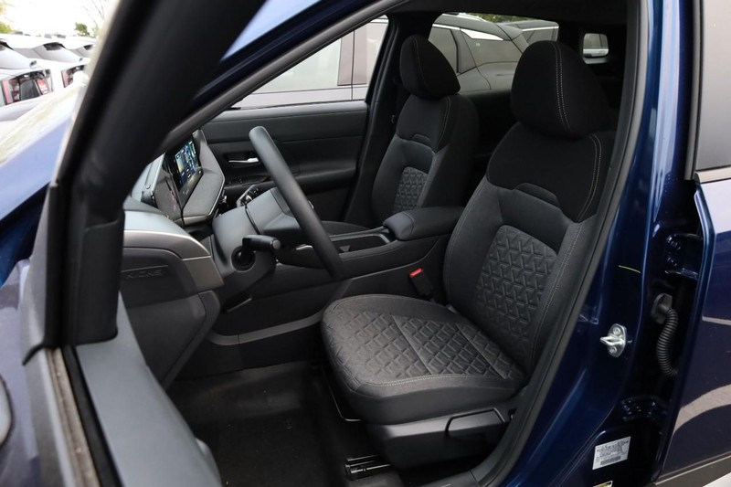 Nissan Kicks Vehicle Image 09