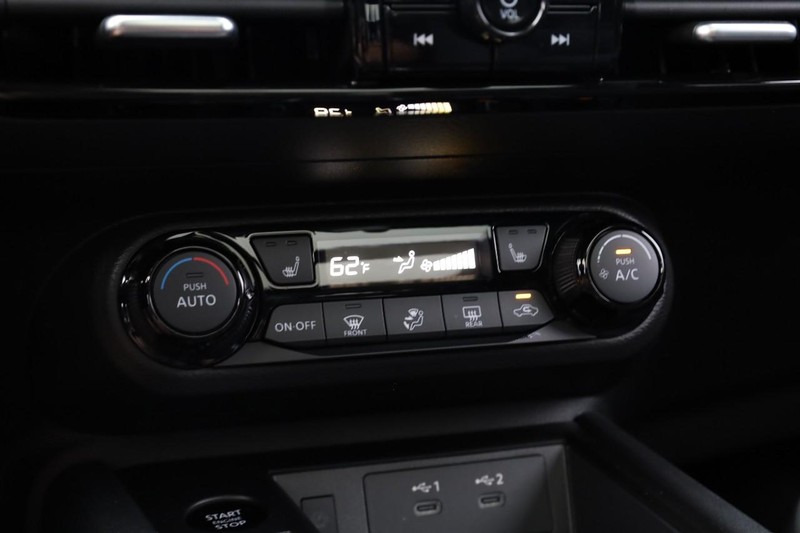 Nissan Kicks Vehicle Image 15