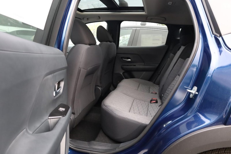 Nissan Kicks Vehicle Image 22