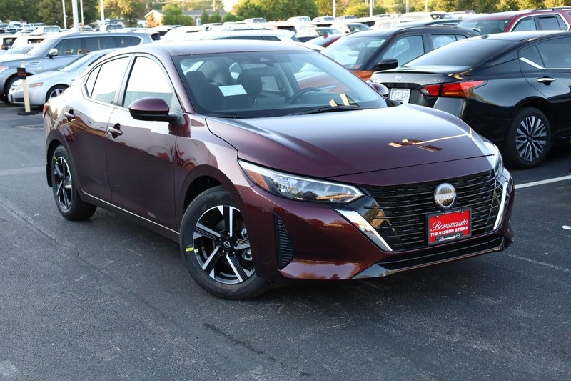 Nissan Sentra Vehicle Full-screen Gallery Image 2