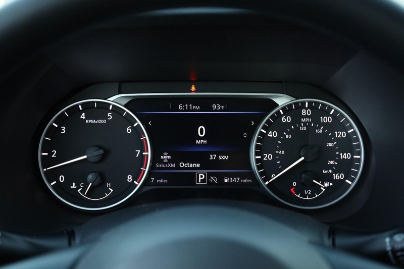 Nissan Sentra Vehicle Full-screen Gallery Image 10