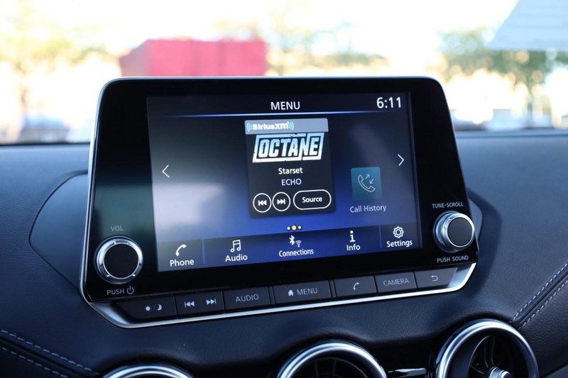 Nissan Sentra Vehicle Full-screen Gallery Image 11