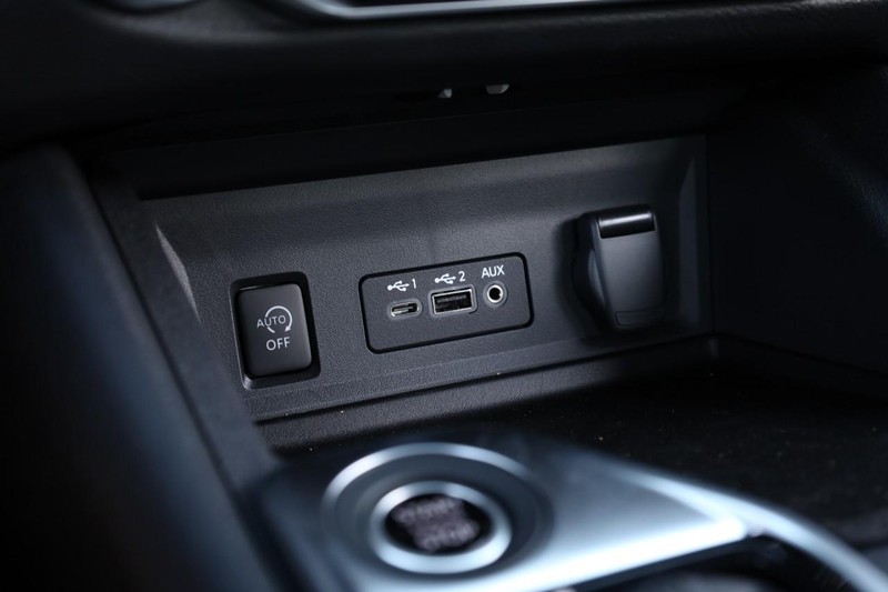 Nissan Sentra Vehicle Full-screen Gallery Image 14