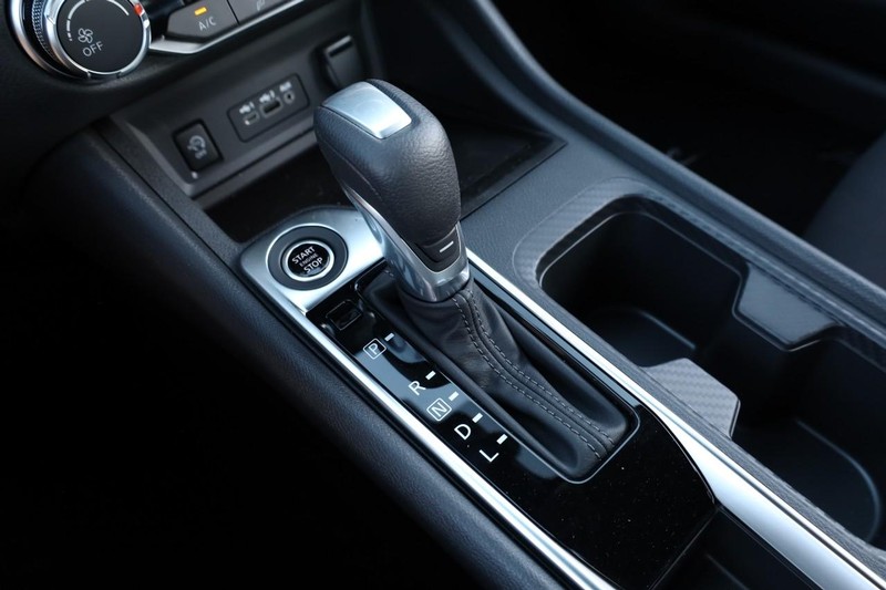 Nissan Sentra Vehicle Full-screen Gallery Image 15