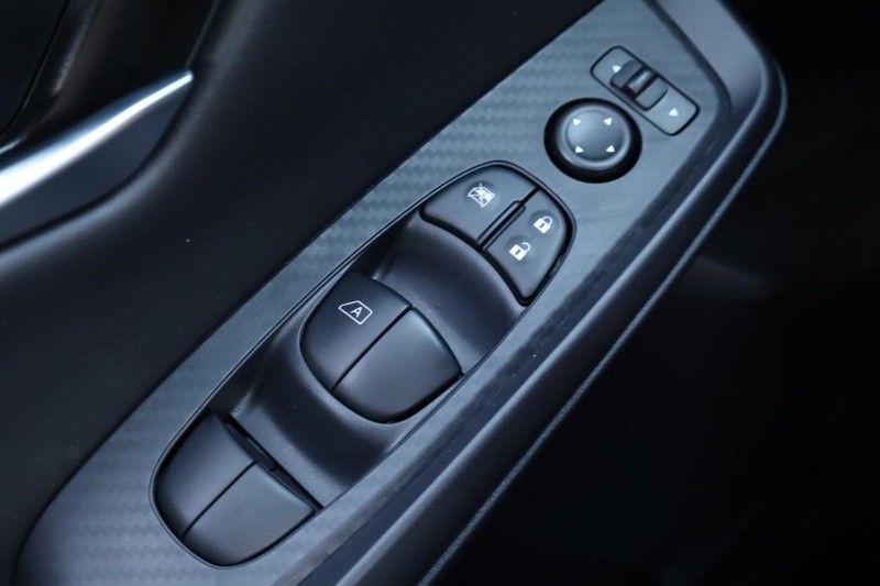 Nissan Sentra Vehicle Full-screen Gallery Image 17