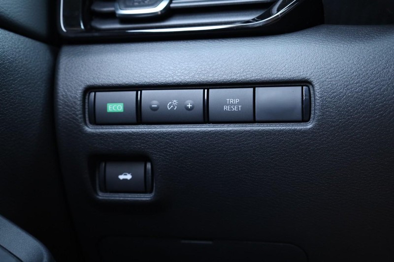 Nissan Sentra Vehicle Full-screen Gallery Image 18