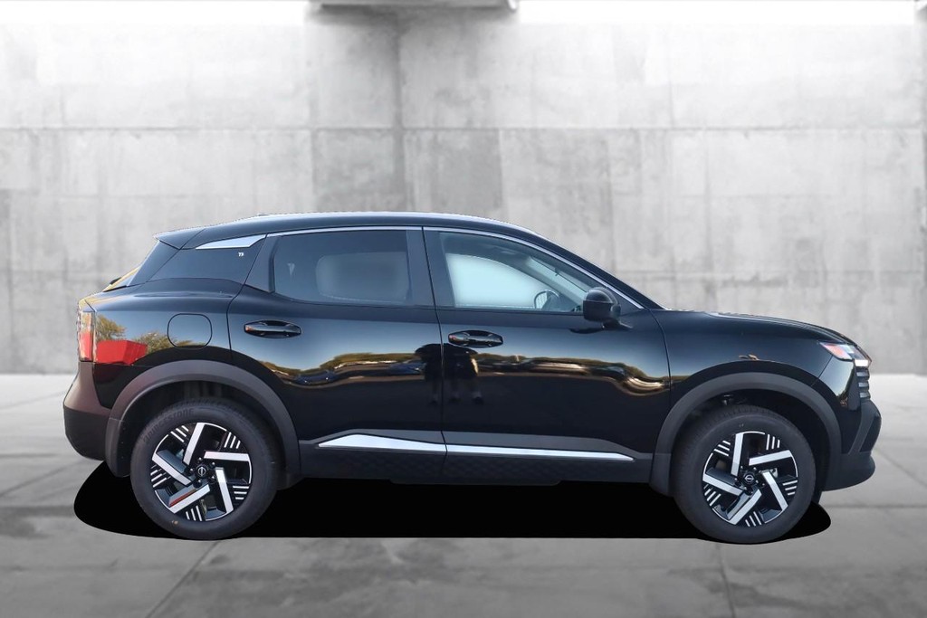 Nissan Kicks Vehicle Image 05