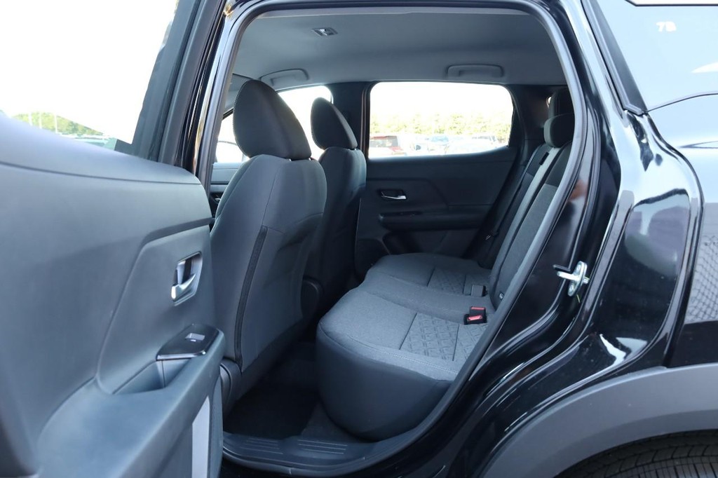 Nissan Kicks Vehicle Image 21