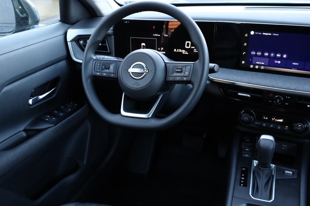 Nissan Kicks Vehicle Image 23