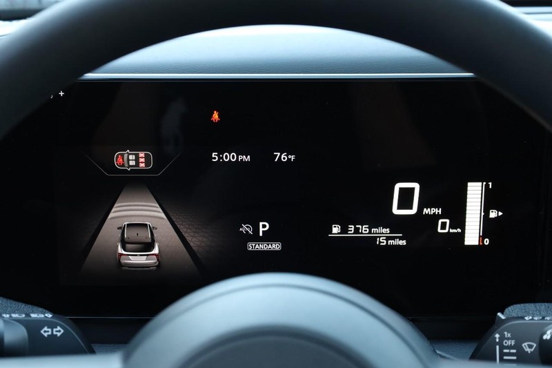 Nissan Kicks Vehicle Full-screen Gallery Image 10