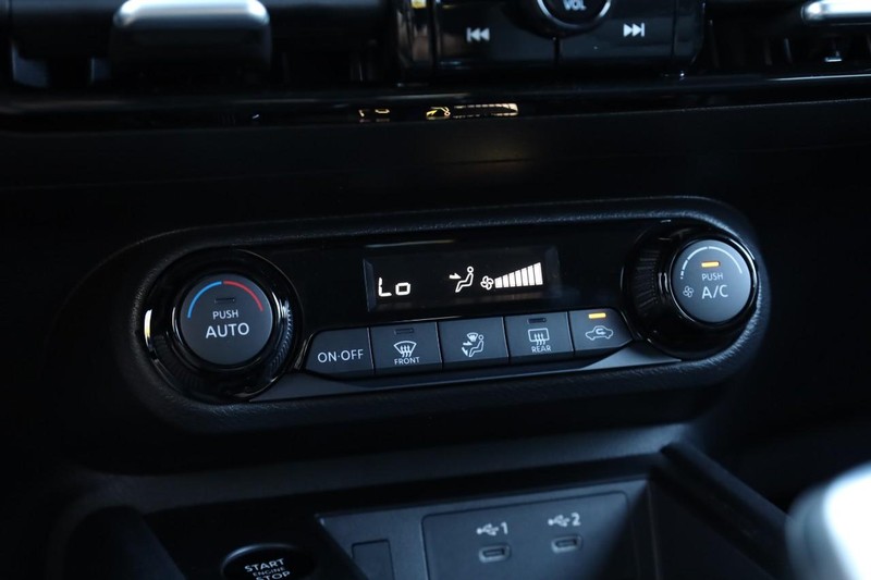 Nissan Kicks Vehicle Full-screen Gallery Image 14