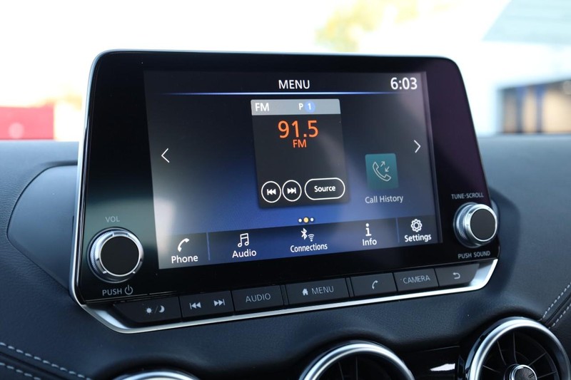 Nissan Sentra Vehicle Image 11