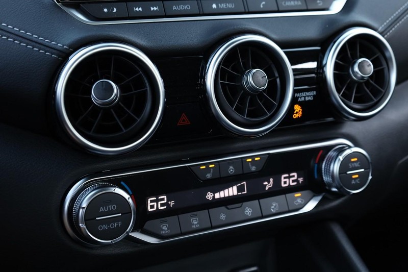 Nissan Sentra Vehicle Image 13