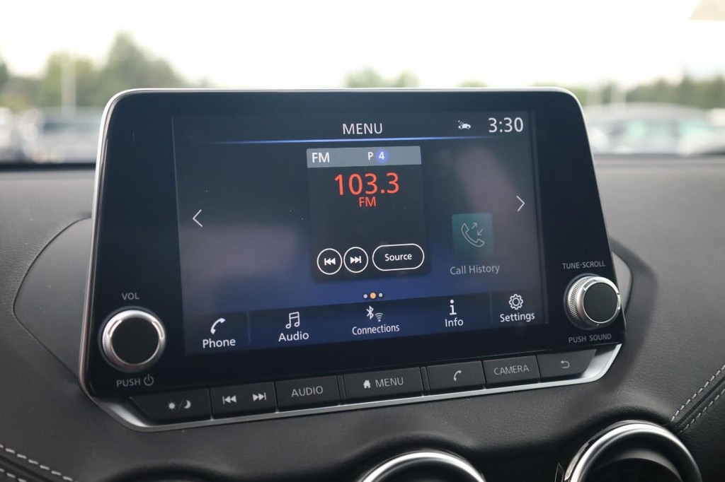 Nissan Sentra Vehicle Image 11