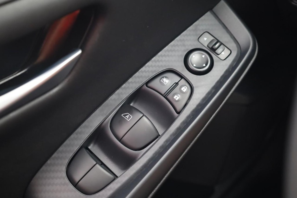 Nissan Sentra Vehicle Image 18