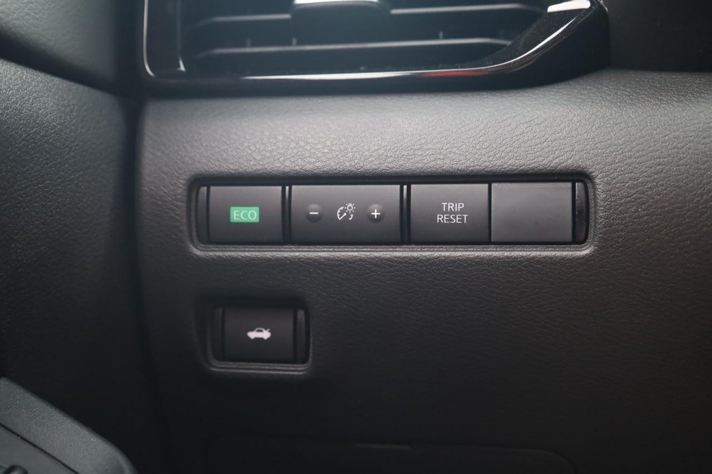 Nissan Sentra Vehicle Image 19