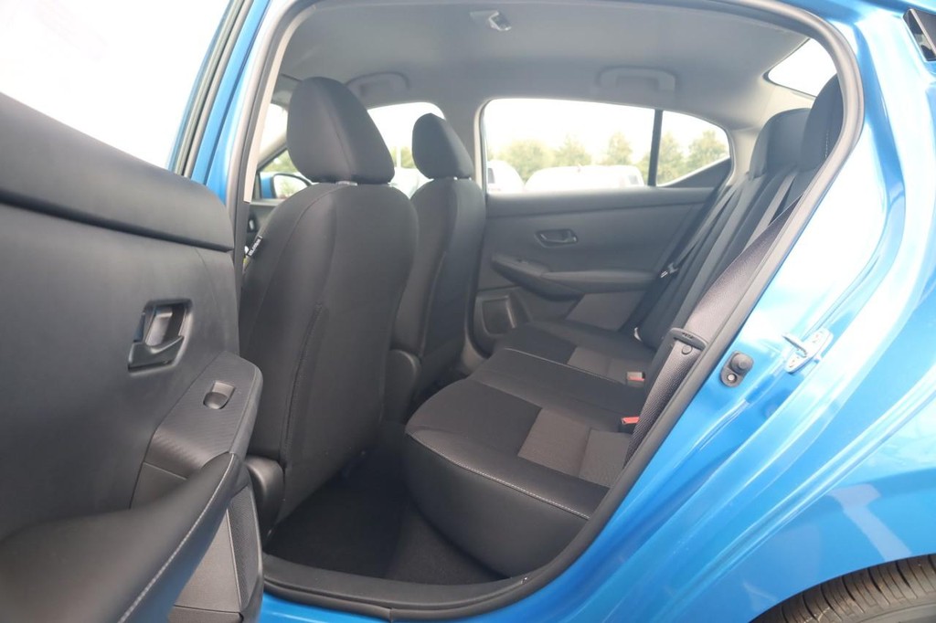 Nissan Sentra Vehicle Image 20