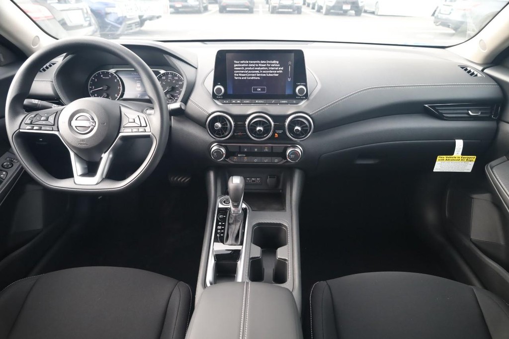 Nissan Sentra Vehicle Image 22