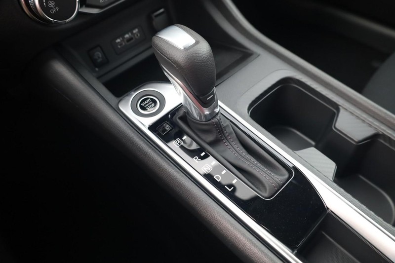 Nissan Sentra Vehicle Full-screen Gallery Image 16