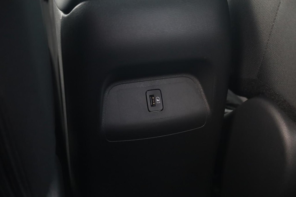 Nissan Sentra Vehicle Image 21