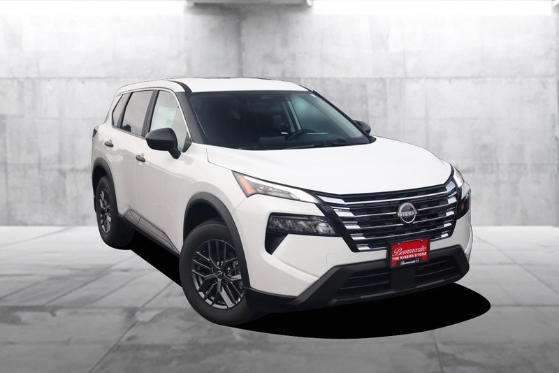 Nissan Rogue Vehicle Full-screen Gallery Image 2